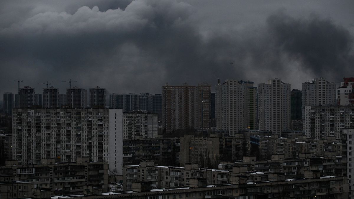 Smoke over Kyiv from Russian attack
Smoke from a Russian missile and drone attack rises above residential buildings in Kyiv, Ukraine, December 27, 2025. (Photo by Evgen Kotenko/Ukrinform) 
Dostawca: PAP/UKRINFORM
EVGEN_KOTENKO
Ukraine conflict, Russian invasion, Ukraine war, war, conflict, Russia-Ukraine war, aftermath, emergency, smoke, Kyiv