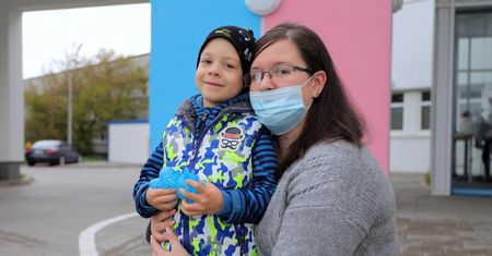 Miał białą plamę zamiast płuc. Matka: "Marne szanse mu dawali"