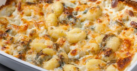 Gnocchi w kremowym sosie serowym. Zaskocz swoich gości ciepłym daniem bez kombinowania