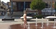 Szczecinek. Wykąpał się w fontannie miejskiej