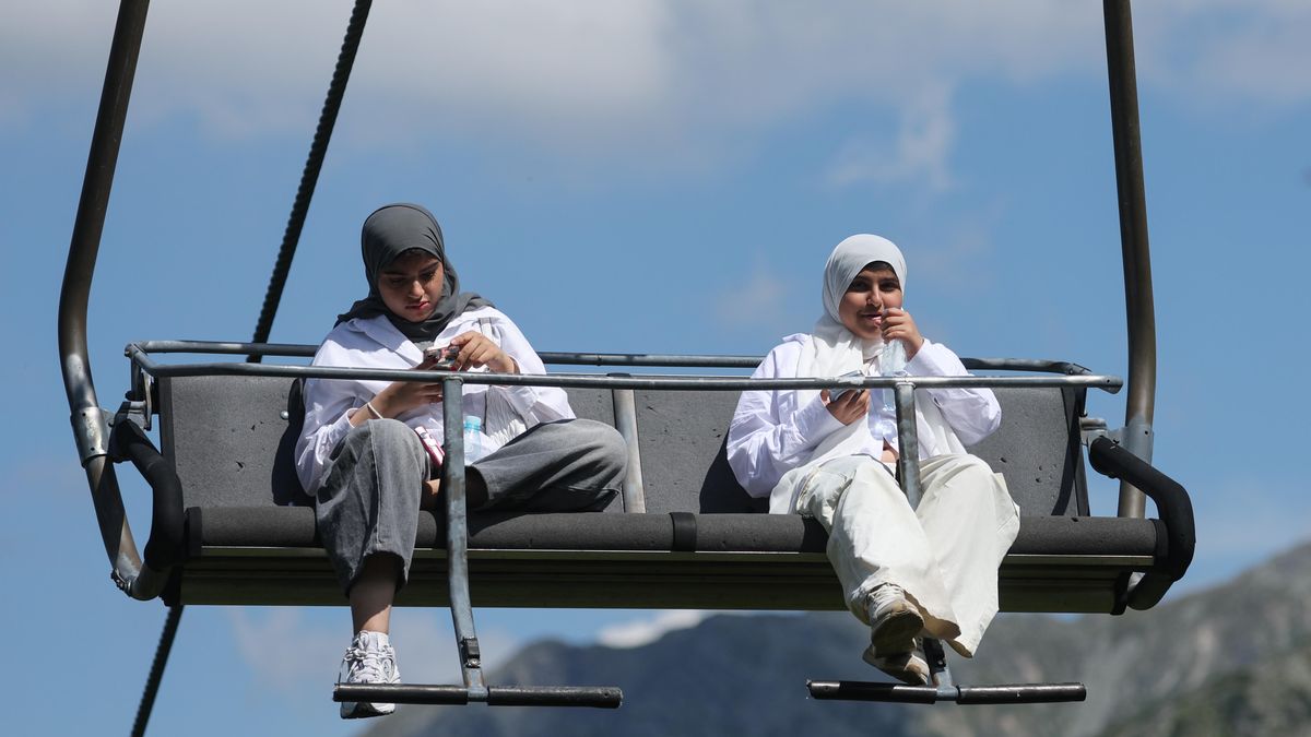  Turyści w drodze na Kasprowy Wierch 