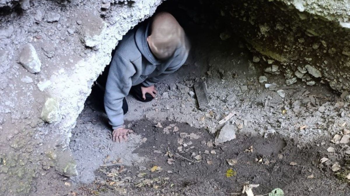 Nieletni rabusie ukrywali się w ziemiance