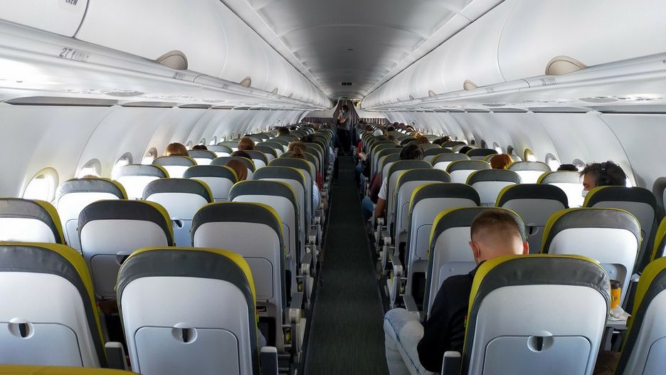 Szczepionka na COVID warunkiem wejścia na pokład samolotu? LOT odpowiada