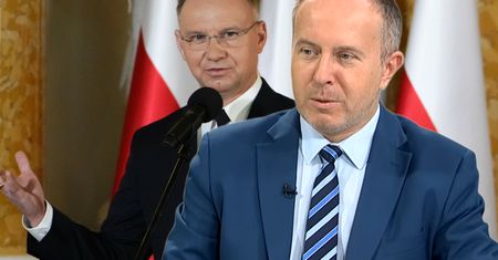 Pieniądze do zwrotu, prokuratura działa, Duda odznacza. Przypadki Miłosza Manasterskiego