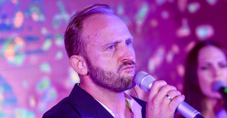 Borys Szyc smutno o publicznej walce z alkoholizmem: "Chcą mnie zranić, nazywając PIJACZYNĄ! Mówią: "A TEN ZNOWU CHLEJE""