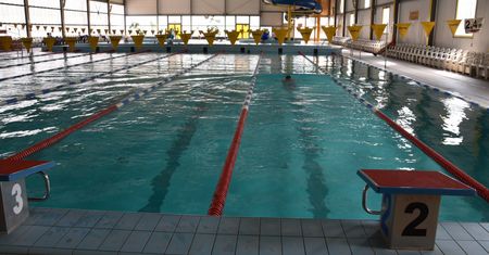 Mężczyzna korzysta z damskiej szatni na basenie. "Nie za bardzo wiadomo jak zareagować"