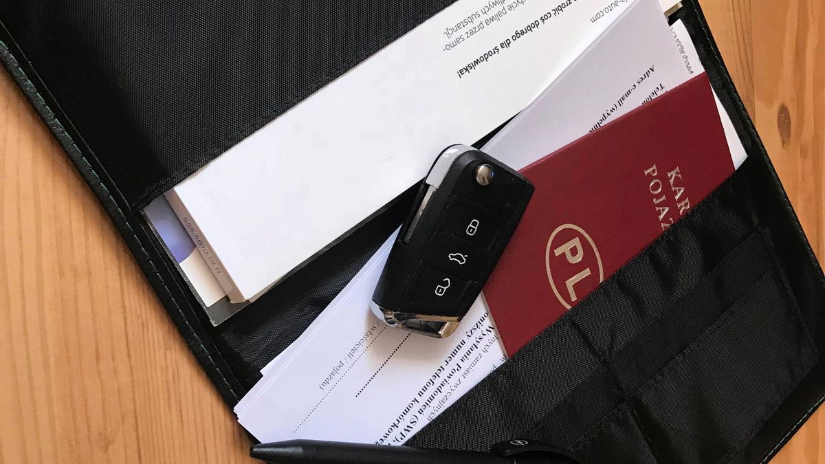 Wszystkie dokumenty kierowcy i pojazdu będzie można schować w domu.