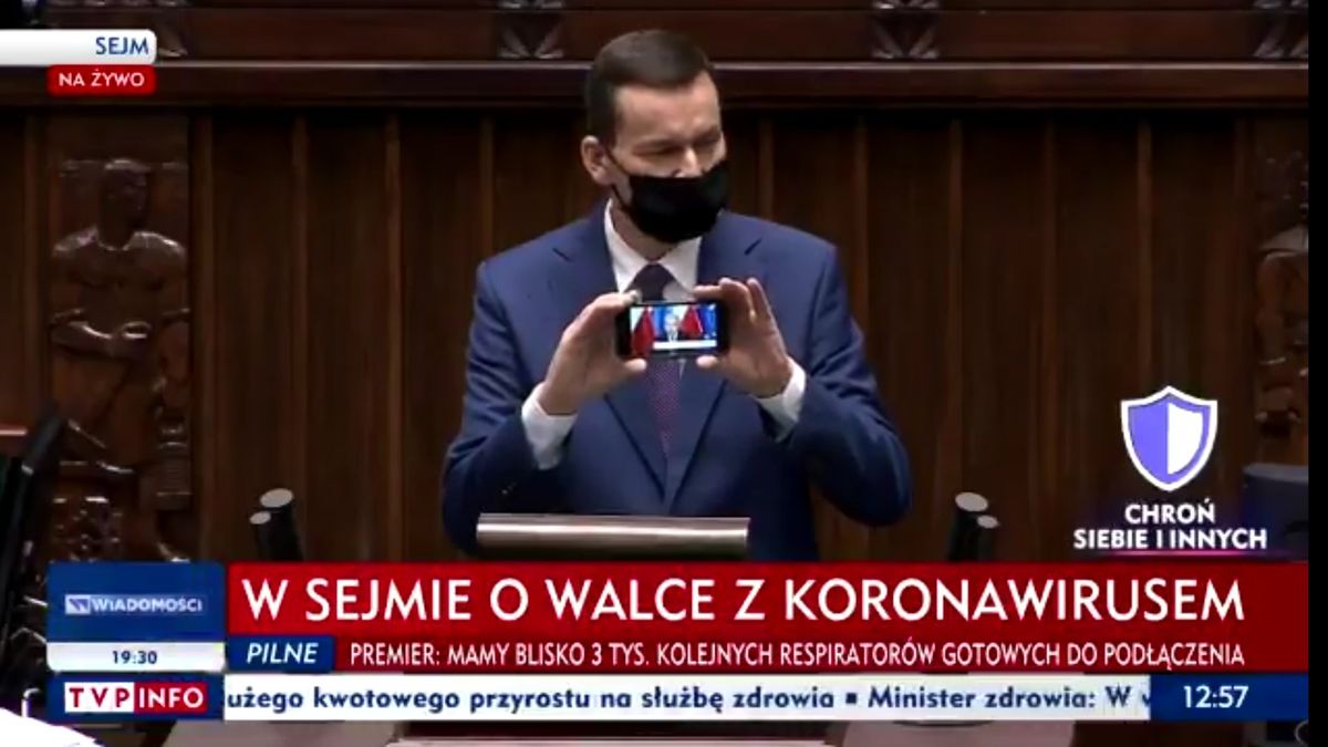 Premier Mateusz Morawiecki pokazał wideo na smartfonie. W Sejmie awantura. Nie pierwszy raz wywołały ją gadżety 1