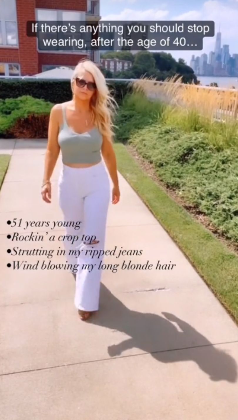 The 52-year-old influencer shows her styles. This is how she responds to criticism.