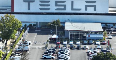 Tesla zmienia priorytety? Nowy raport wskazuje, w co grają Amerykanie