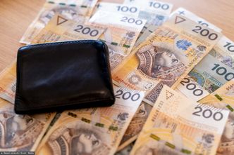 Całe pokolenie Polaków tonie w długach. "Kwota przyprawia o ból głowy"