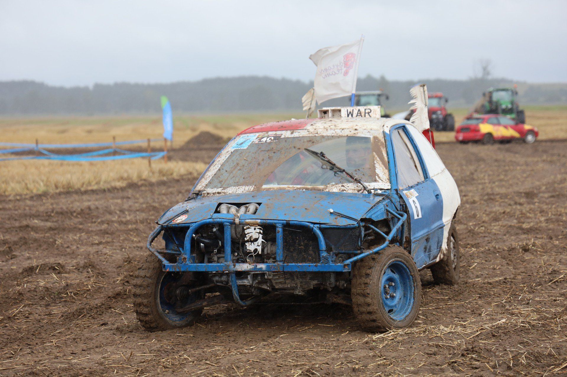 Trwa Wrak Race Trzcinica! Miłośnicy wraków ścigają się dla Basi Górskiej