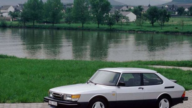 Saab 900