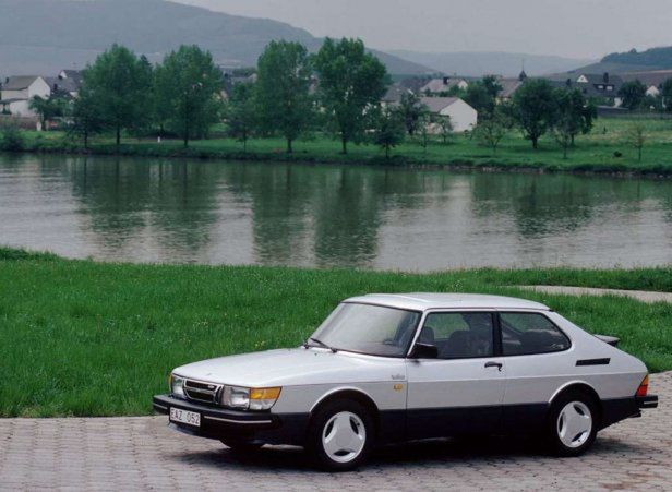 Saab 900