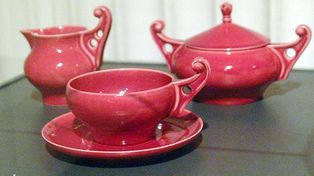 Porcelana PRL. Naczynia są warte fortunę, a możesz mieć je w domu