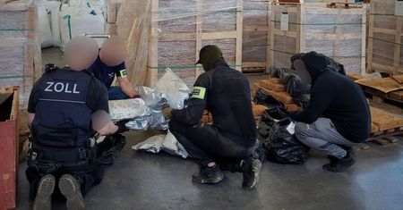 Przemyt wart 48 mln zł. Oto co ukryli w cegłach z Tajlandii