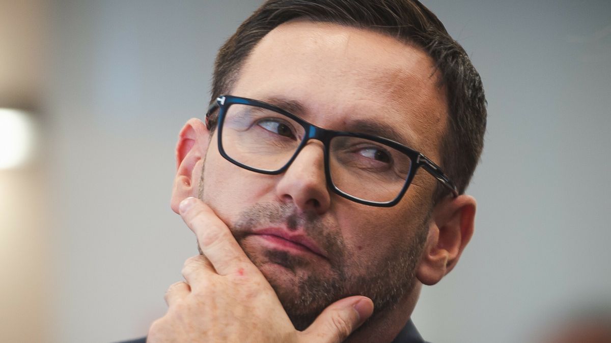 Fuzja Orlenu i Lotosu - konferencja prasowa
01.08.2022 - Gdansk, Konferencja prasowa na temat fuzji LOTOS - ORLEN z udzialem Daniela Obajtka. Polaczenie PKN ORLEN i GRUPA LOTOS.  n/z Daniel Obajtek portret Fot. Karol Makurat/REPORTER
Karol Makurat/REPORTER