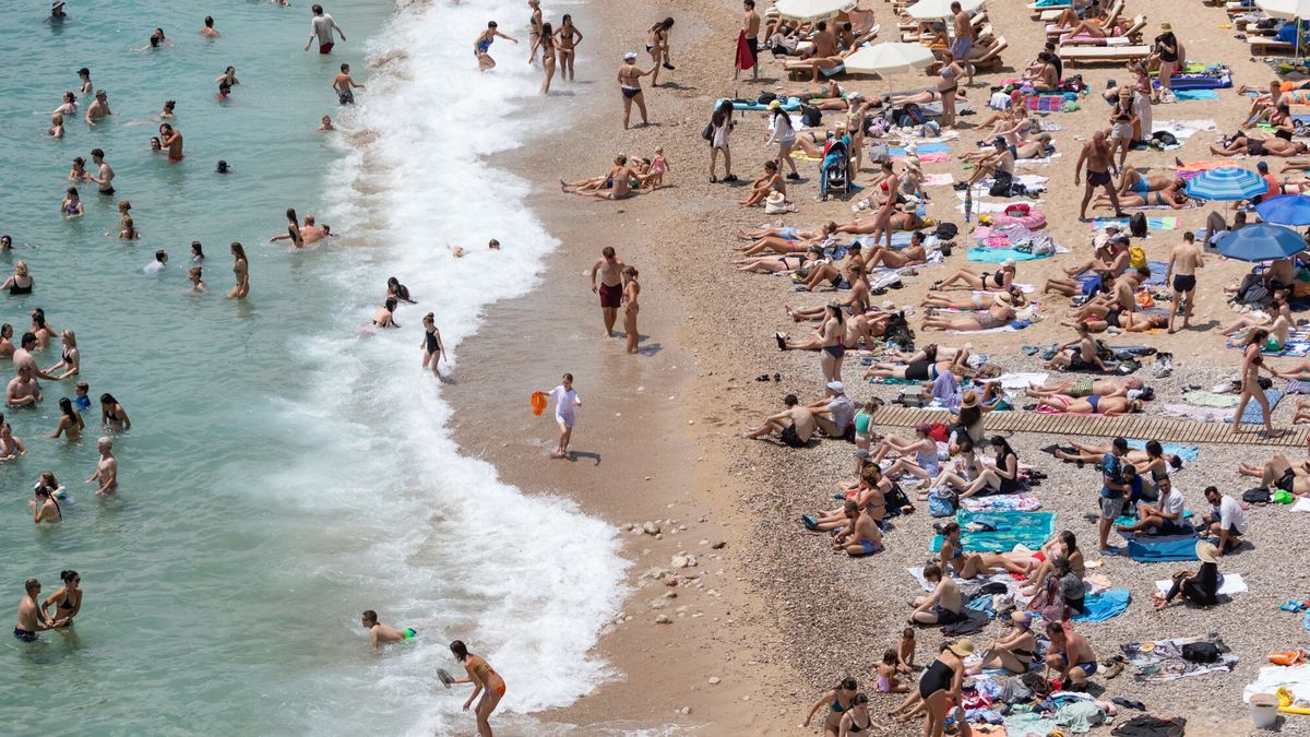 Tury?ci na pla?y w Dubrowniku
Tourists enjoy at Banje beach in Durbovnik, Croatia on July 7, 2025. Photo: Grgo Jelavic/PIXSELL
Grgo Jelavic/PIXSELL