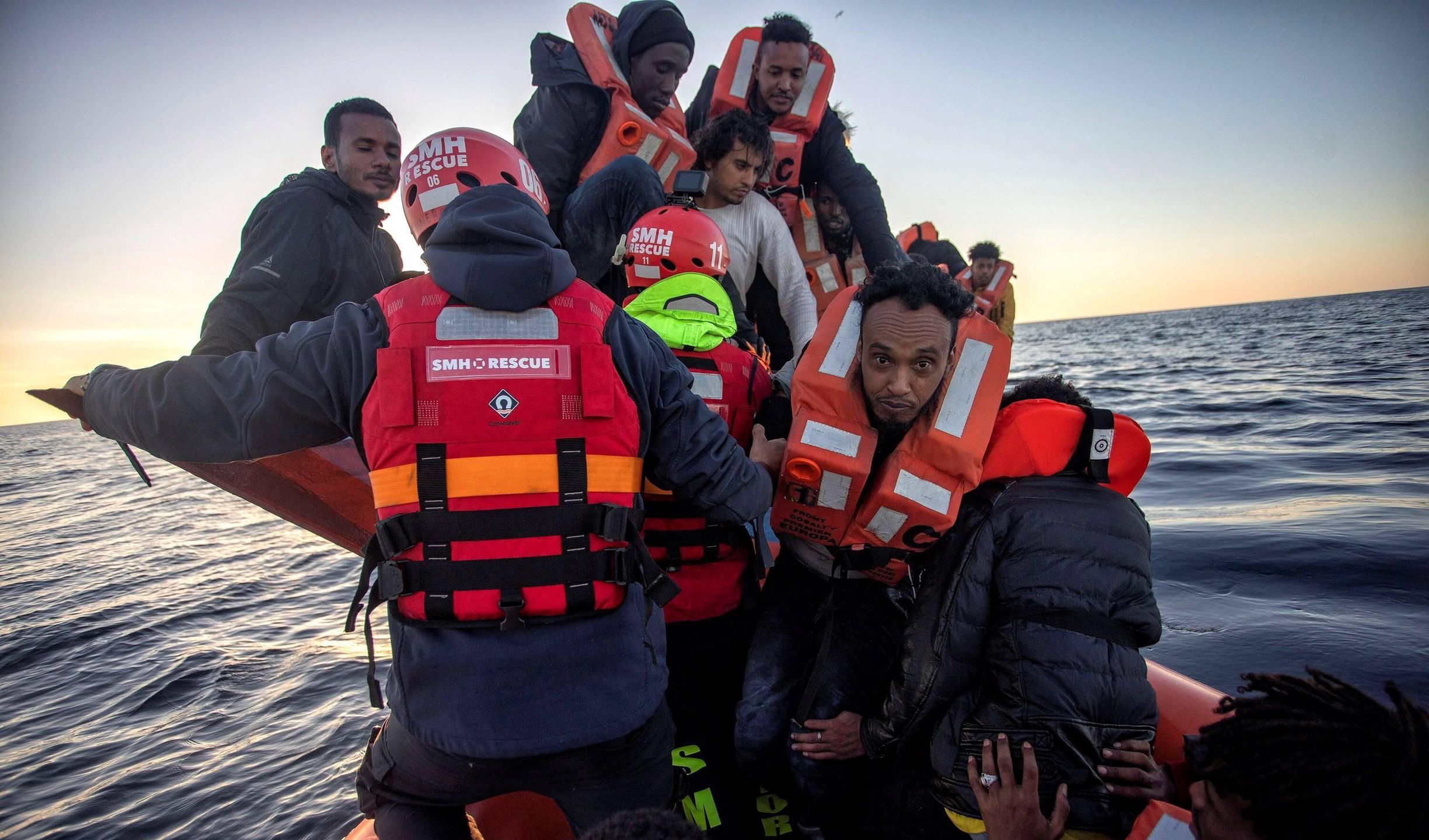 Migranci na Morzu Śródziemnym (Fot. PAP/EFE/Unai Beroiz) 