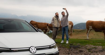 Odkryliśmy najlepsze szlaki Alp. Do części potrzebowaliśmy kondycji, na inne VW Golfa GTI i Golfa R