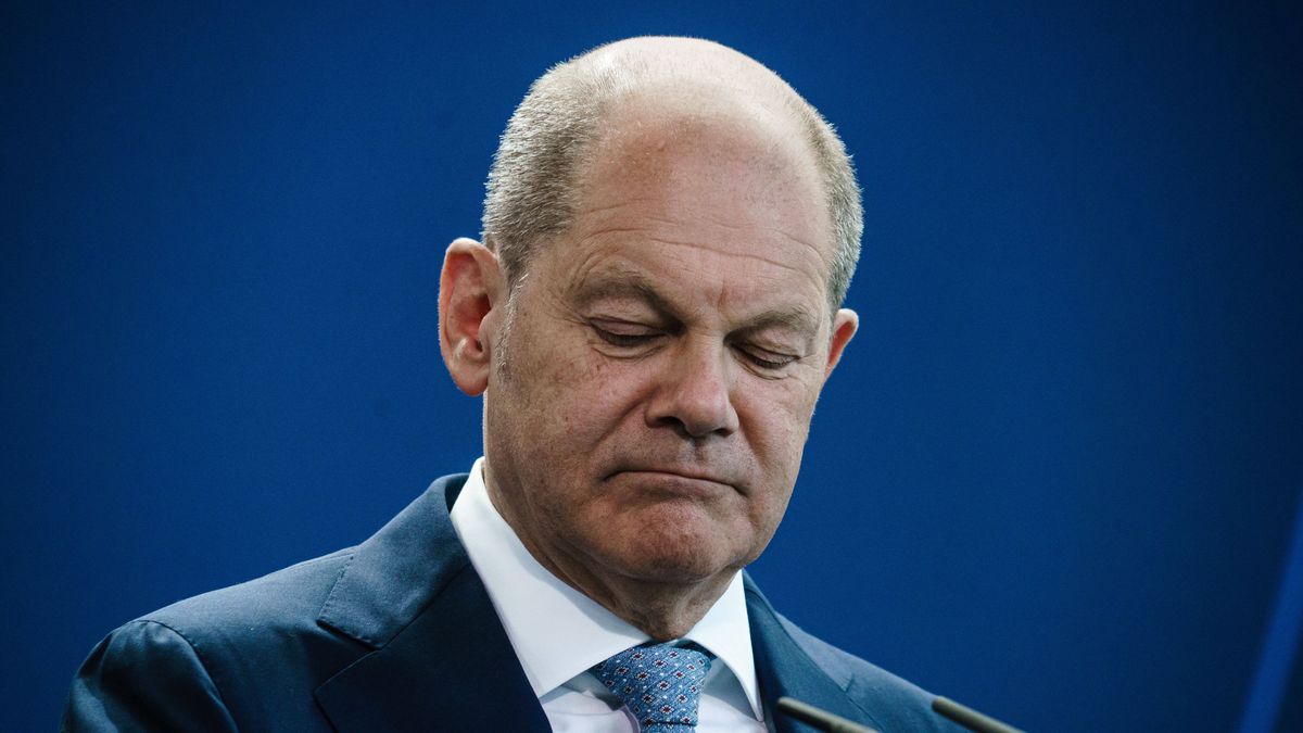 Slovenian Prime Minister Golob in Berlin
epa10066393 German Chancellor Olaf Scholz looks on next to Slovenian Prime Minister Golob (not in the picture) during a joint press conference at the Chancellery in Berlin, Germany, 12 July 2022. Scholz and Golob met for bilateral talks.  EPA/CLEMENS BILAN 
Dostawca: PAP/EPA.
CLEMENS BILAN