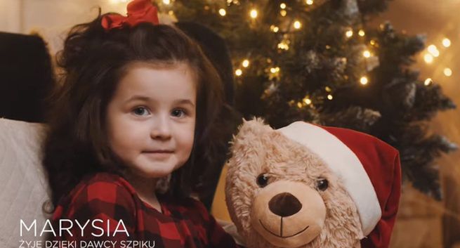 5-letnia Marysia składa #cicheżyczenia w świątecznym spocie Fundacji DKMS