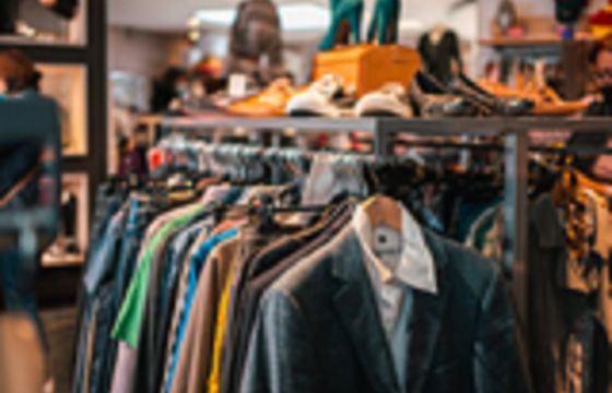 Ekologia czy problemy finansowe – dla kogo są second handy w Polsce?