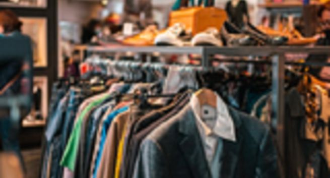 Ekologia czy problemy finansowe – dla kogo są second handy w Polsce?