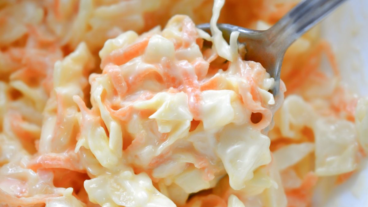 Colesław w delikatnej odsłonie – bez cebuli i ostrych dodatków