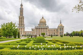 Mała miejscowość, monumentalna budowla. Tak powstawało sanktuarium w Licheniu