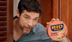 Alessandro Gassman zamiast Kevina Costnera reklamuje żywność Rio Mare (wideo)