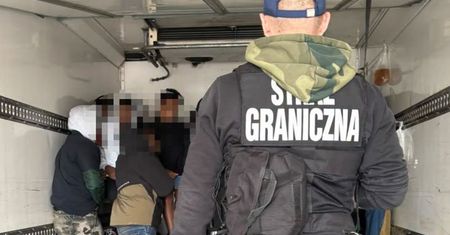 Odkrycie na A2. Sprawdzili ciężarówkę. "Pełna migrantów"