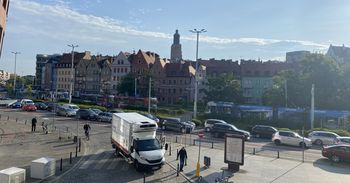 Sznur tramwajów stoi w centrum Wrocławia. MPK omija ulicę Kazimierza Wielkiego. Wezwano pomoc