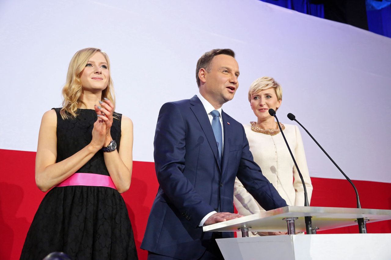 Andrzej Duda z żoną na wieczorze wyborczym. Córka i rodzice mają być za dwa tygodnie