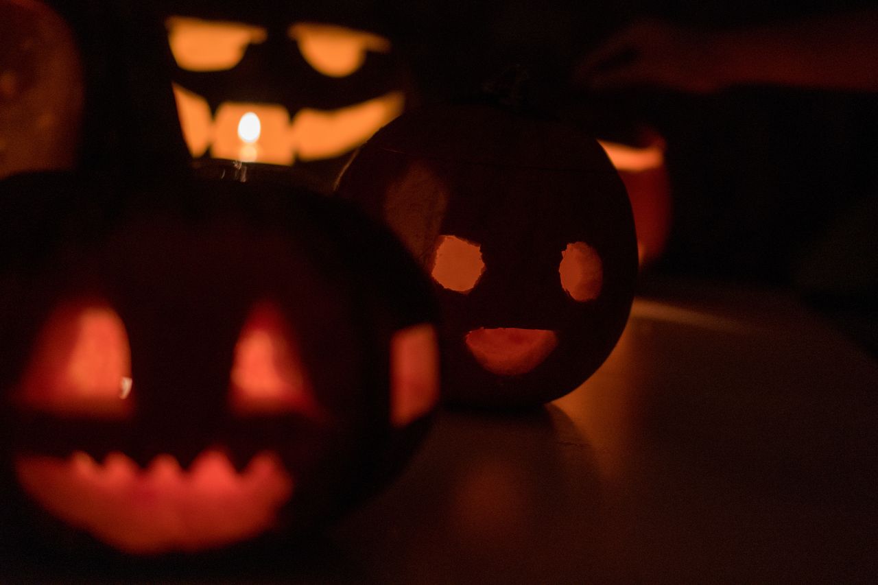 Halloween w Polsce. "Łatwo poznać, który dom lepiej omijać"