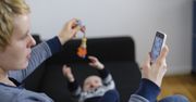 Korzystasz ze smartfona przy dziecku? To może mieć istotne konsekwencje