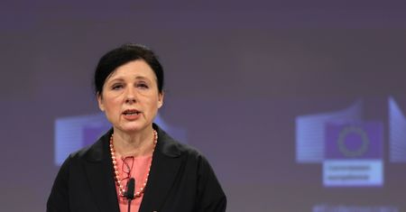 Wiceszowa KE Vera Jourova o stanie wyjątkowym w Polsce. Anna Zalewska odpowiada