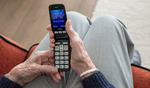 Telefony dla seniorów. Łatwy sposób na kontakt z bliskimi