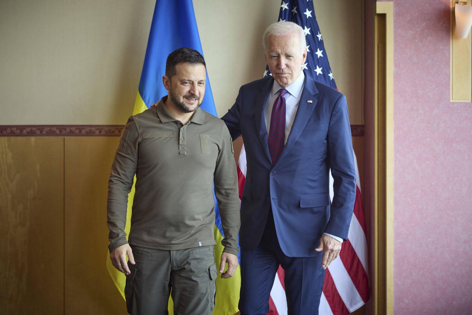 President Volodymyr Zelenskyy at the G7 summit in Hiroshima.
President Volodymyr Zelenskyj with US President Joe BIDEN on May 21, 2023 in Hiroshima, participation in the G7 summit. The working visit of the Head of State to Japan to participate in the G7 Sumwith Photo: The Presidential Office of Ukraine via 
Dostawca: PAP/DPA
Presidential Office of Ukraine
attack, aggressive war, G7, summit, XTIMEDIF, UKRAINE, war, meeting, PL, summit, agresja Rosji, atak Rosji na Ukrain�, G-7, inwazja, inwazja rosyjska, konflikt zbrojny, polityk, polityka, prezydent Ukrainy, rosyjska, rosyjski, sytuacja na Ukrainie, sytuacja w Ukrainie, szczyt, Wojna na Ukrainie, wojna w Ukrainie, wok� Ukrainy, Wo�odymyr Ze�enski