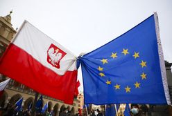 "Zostajemy w Europie!". Trwa protest na pl. Zamkowym w Warszawie