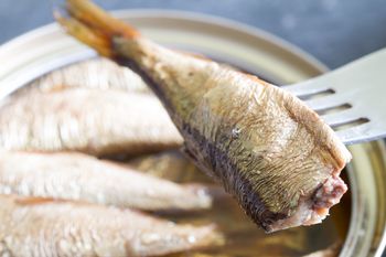 Ta ryba z puszki to najlepszy wybór. Ma dużo omega-3