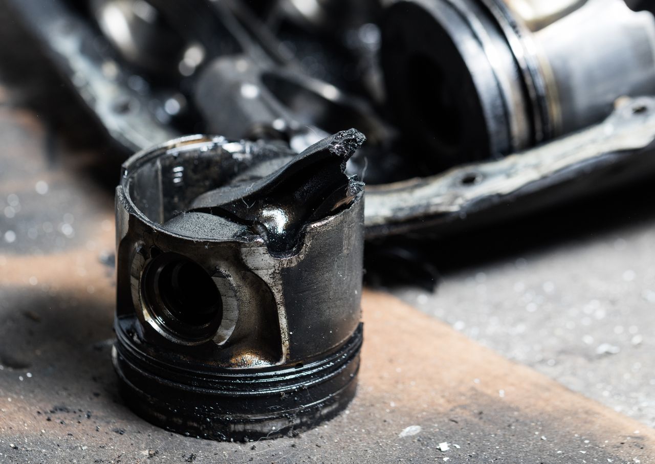 LSPI w najgorszym wypadku może zniszczyć tłok lub inne elementy silnika, co skutkuje jego destrukcją.