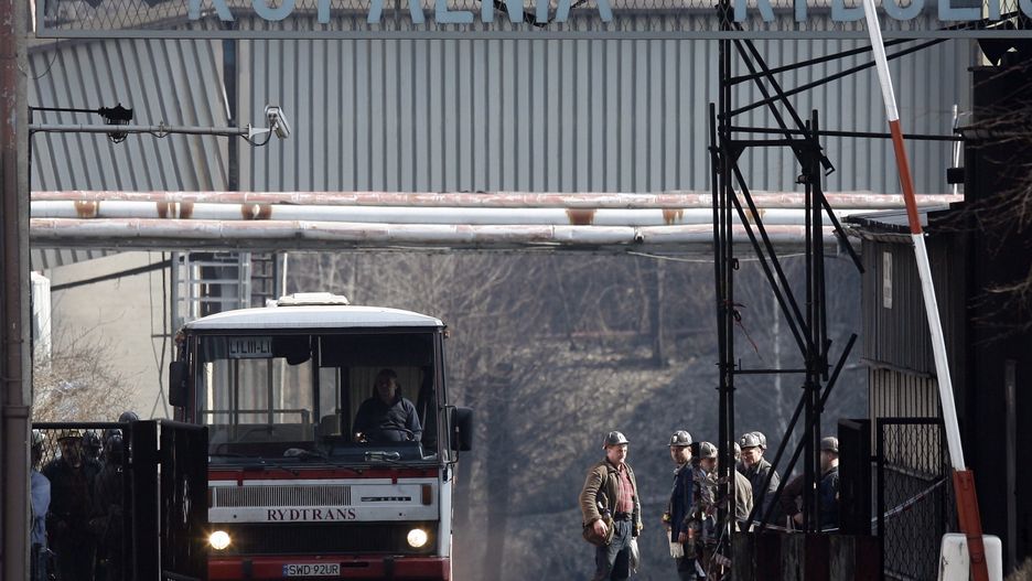 Kopalnia Rydułtowy. Górnik został przysypany skałami 