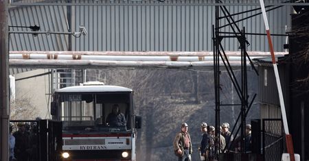 Kopalnia Rydułtowy. Nie żyje górnik. Został przysypany skałami