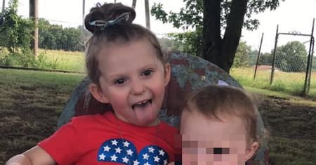 3-latka nie żyje, jej młodsza siostra w stanie krytycznym. W czasie tragedii matka spała