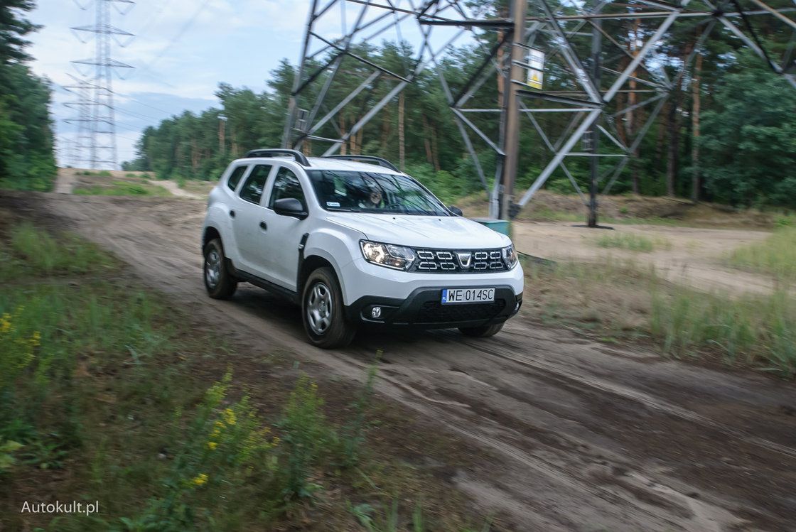 Dacia Duster wciąż wygrywa z wieloma konkurentami dzięki przewadze ceny. Nawet bogato wyposażone wersje z napędem 4WD kosztują "grosze".