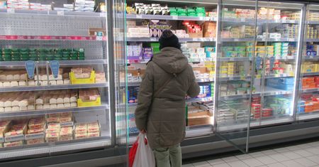 Wiele osób nie robi tego podczas zakupów. Konsekwencje mogą wpłynąć na zdrowie