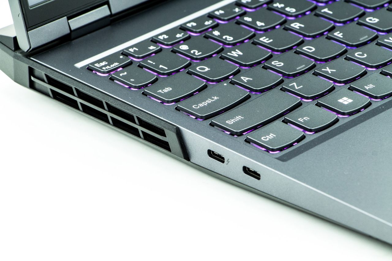 Lenovo Legion 5 Pro - otwory wentylacyjne po lewej