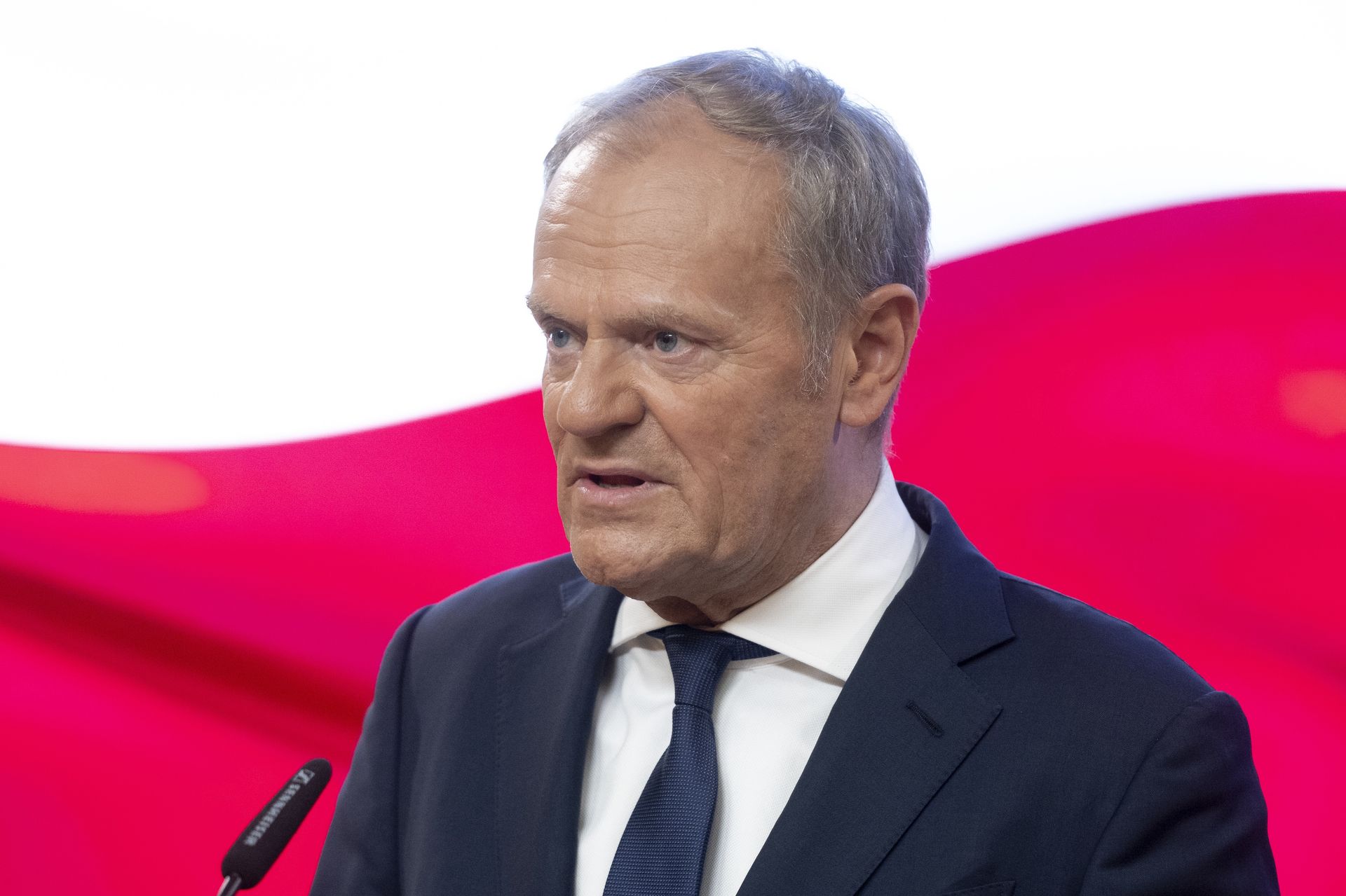Tusk drwi z Nawrockiego: prezydent chwali unijny kredyt na zbrojenia