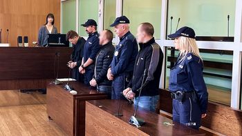 Wrocław: Dwaj recydywiści pobili i okradli mężczyznę na działkach